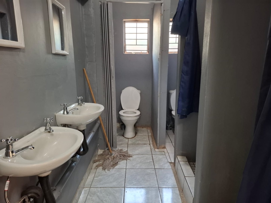 10 Bedroom Property for Sale in Willows Free State